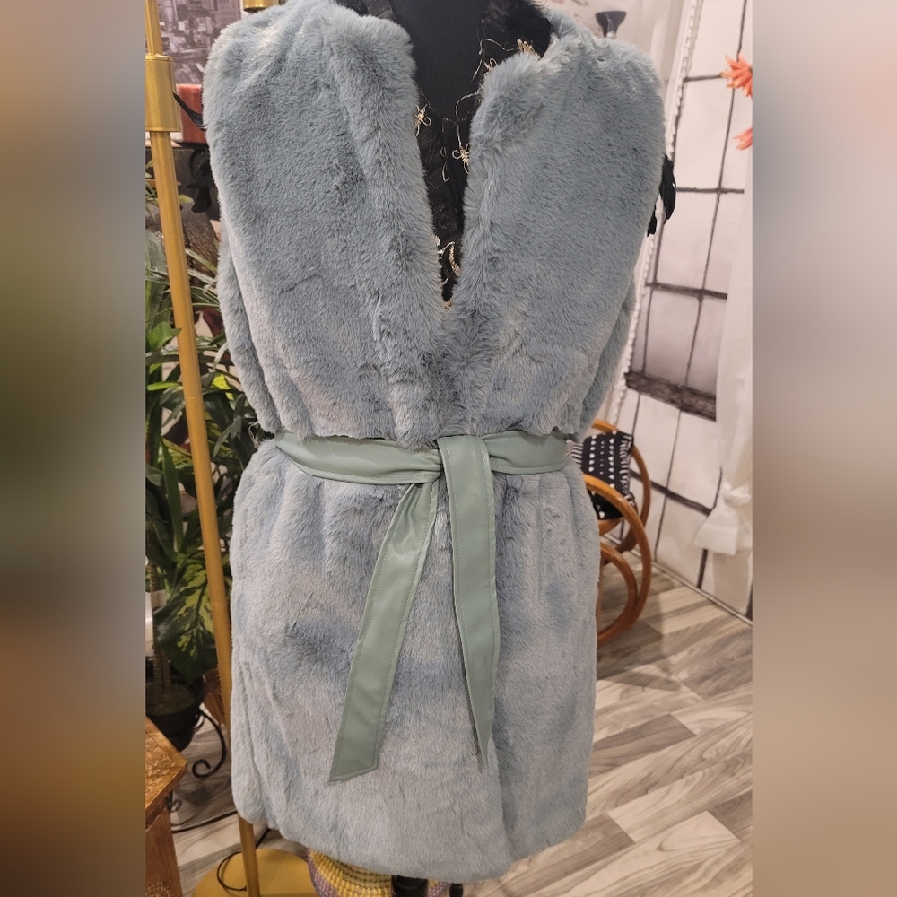 Cozy Fuzzy vest, Brand Shein, Size 12 (XL), Blue